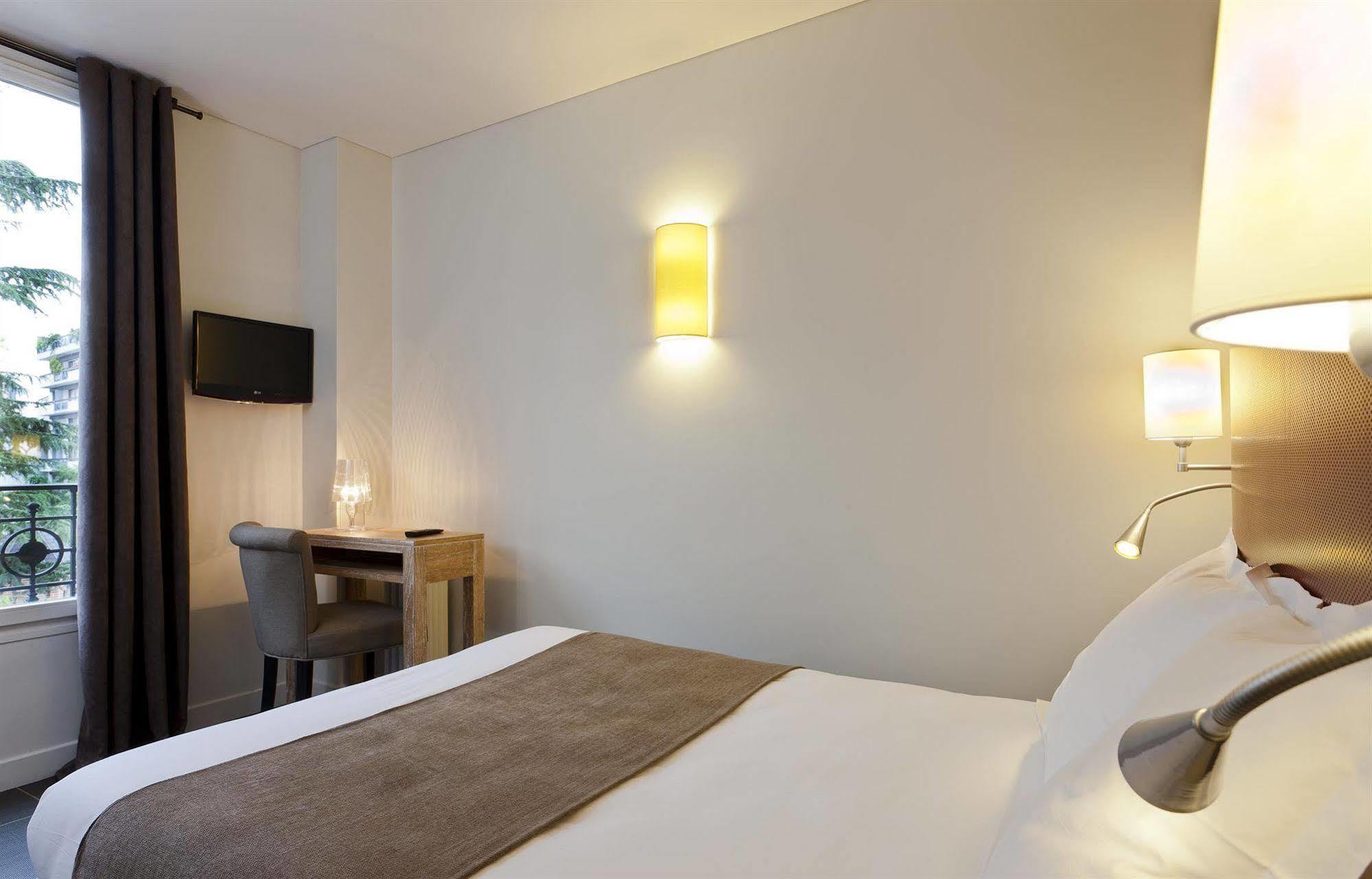 Hotel Douglas Puteaux Dış mekan fotoğraf